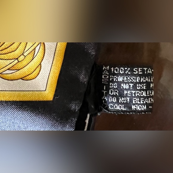 Atelier Versace 100% silk scarf, beautiful! - Picture 6 of 8